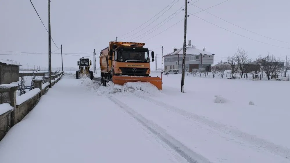 Kapalı köy yolları tek tek ulaşıma açılıyor