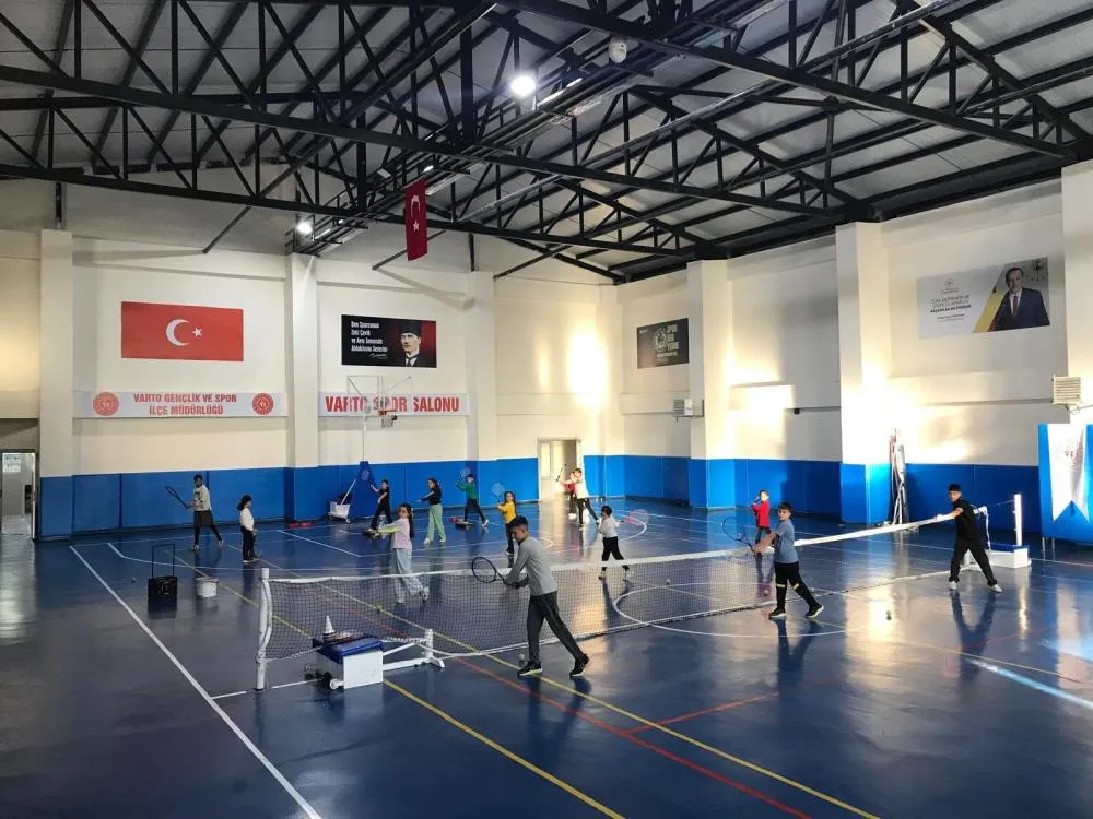 Varto’da tenis antrenmanları yoğun katılımla sürüyor