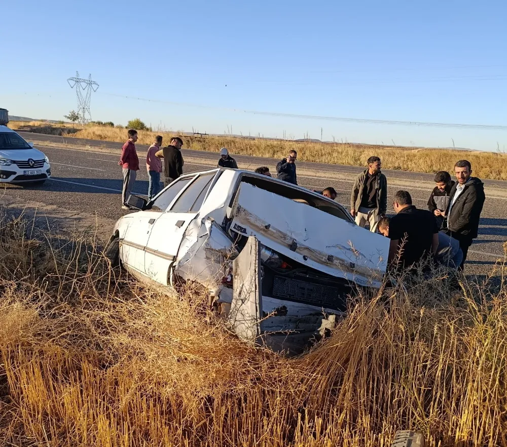 Otomobil şarampole girdi; 2 yaralı