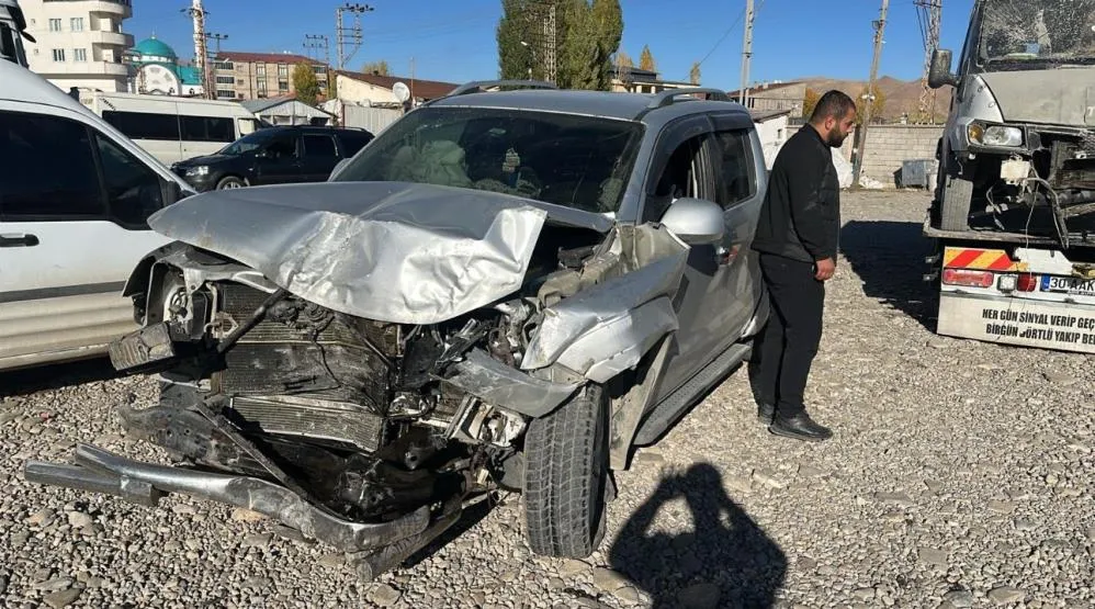 Yüksekova’da trafik kazası; 5 yaralı