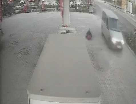 Eniştesine araçla çarpıp kaçtı