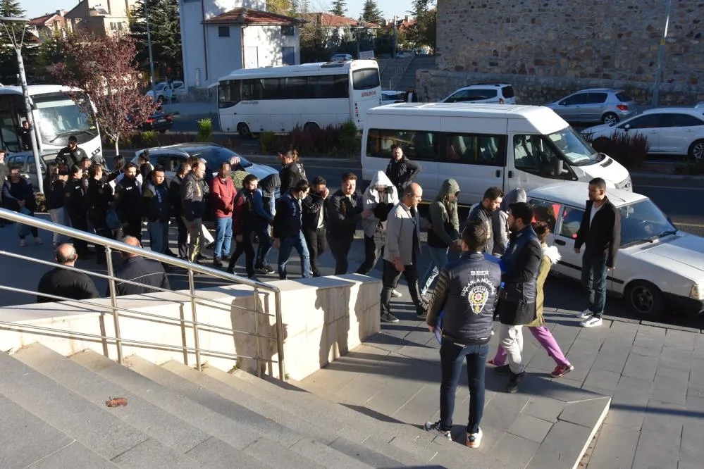 Öğretmen olacaktı, çete lideri oldu
