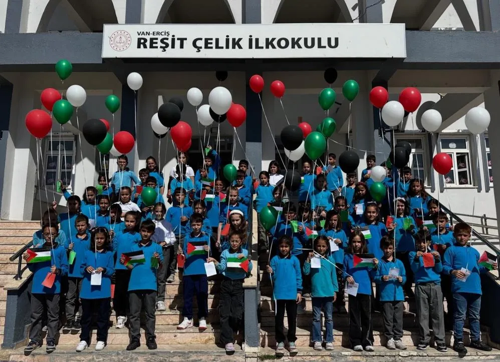 Van’da öğrenciler Filistin için tek yürek oldu