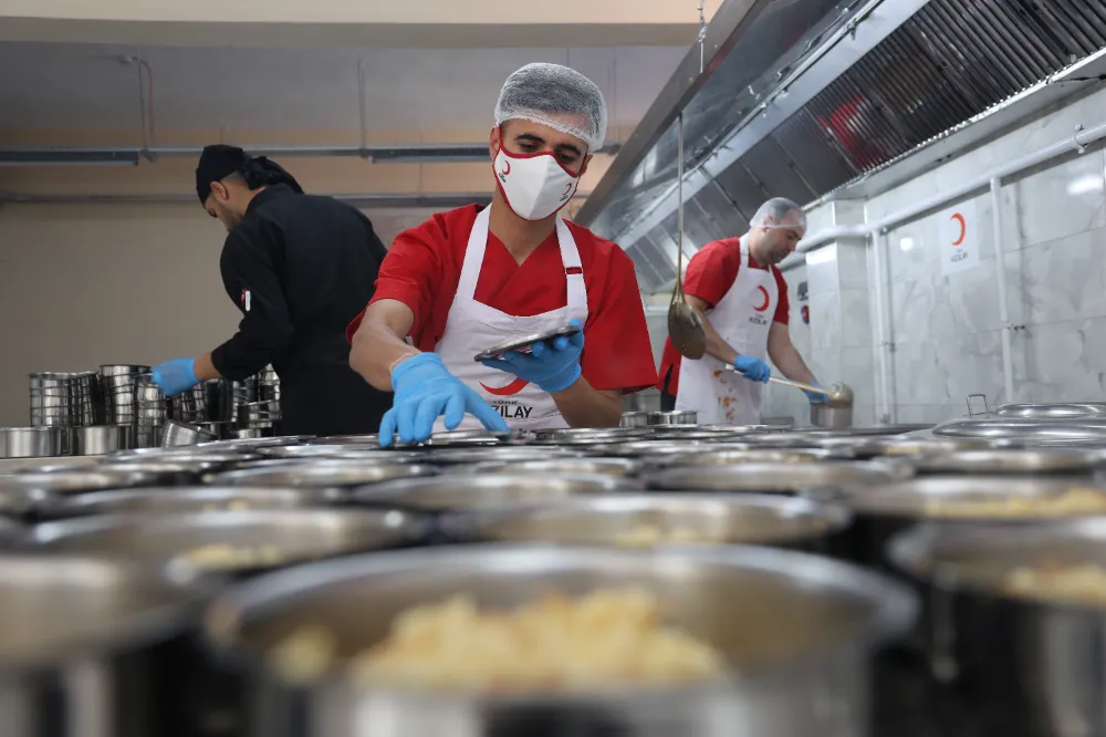 Türk Kızılay Elazığ Şubesi’nden 200 ihtiyaç sahibine sıcak yemek