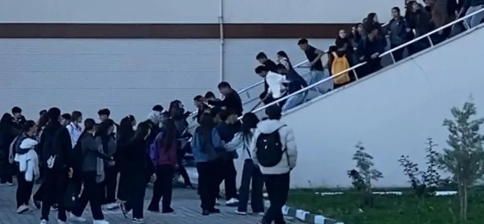 Iğdır’da eli sopalı şahıslar okul bastı