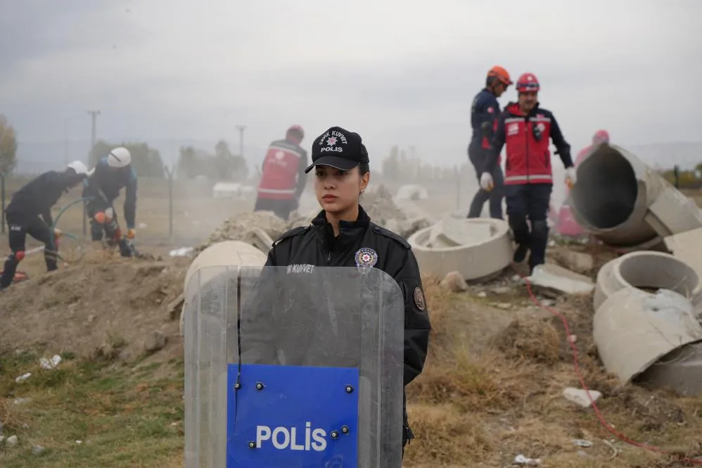 Erzincan’da 6,4 büyüklüğünde deprem tatbikatı gerçeğini aratmadı