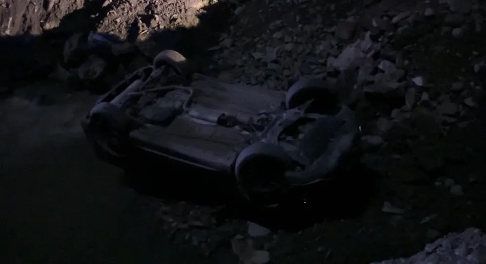 Hakkari’de otomobil dereye uçtu; 2 yaralı