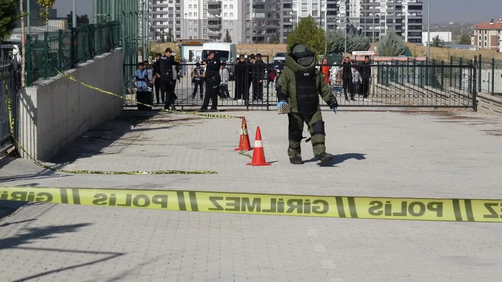 Okul yerleşkesindeki havai fişek rampası paniğe neden oldu