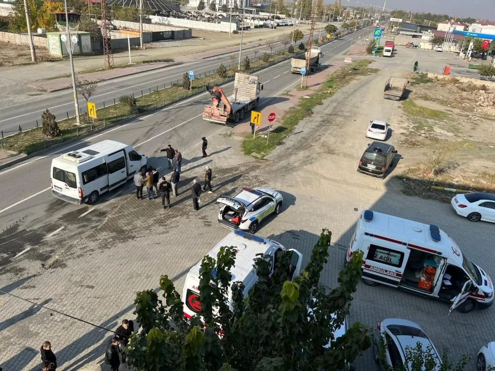 Iğdır’da polis minibüsü kaza yaptı