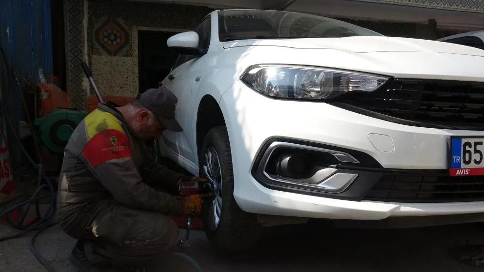 Kış lastiği zorunluluğu öncesi lastikçilerde yoğunluk