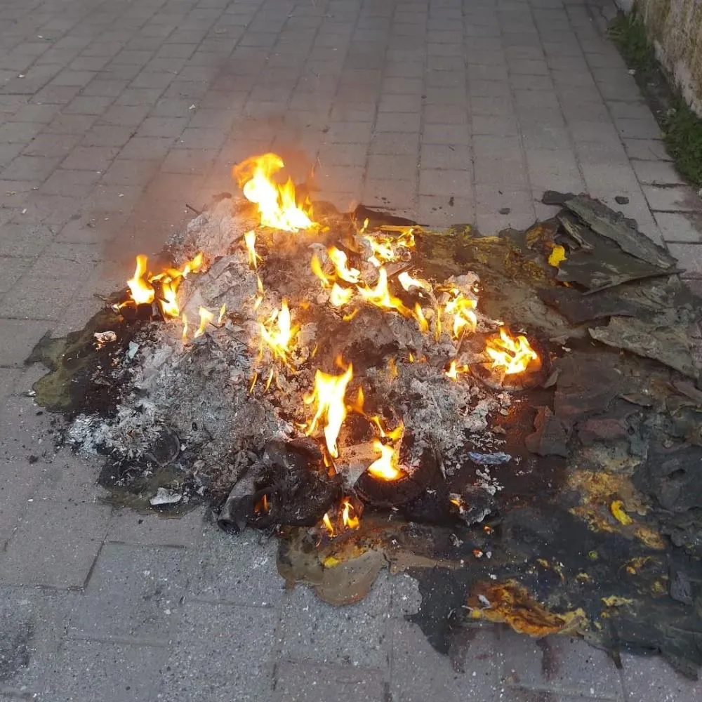 Başkan Zencirci uyarmıştı, bu kez çöp konteynerini ateşe verdiler