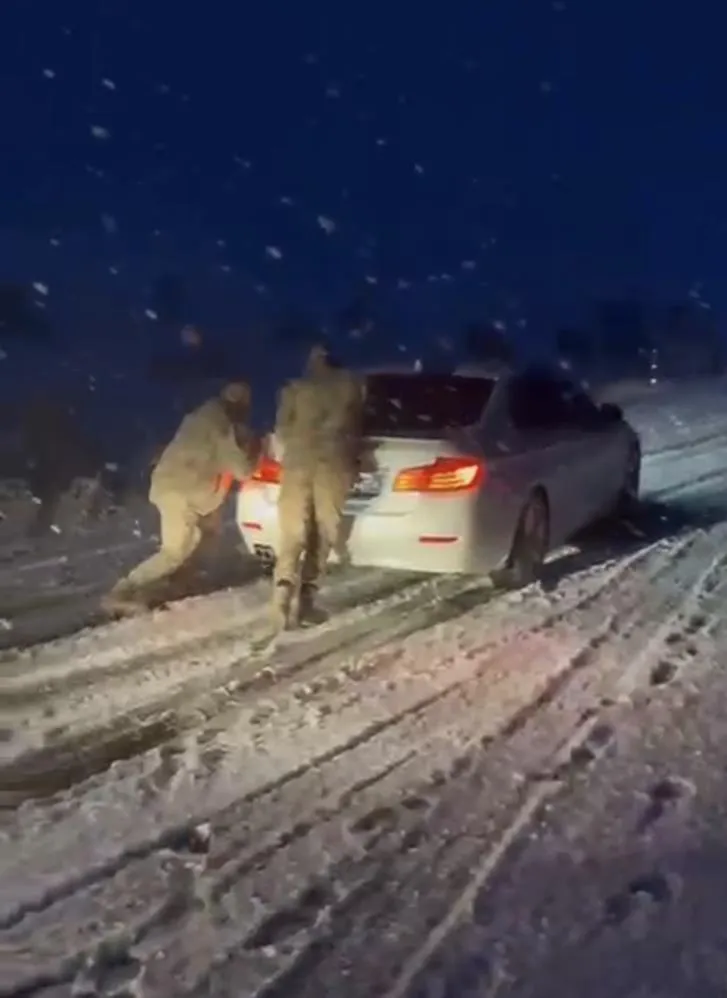 Muş-Bulanık yolunda ulaşıma kar engeli