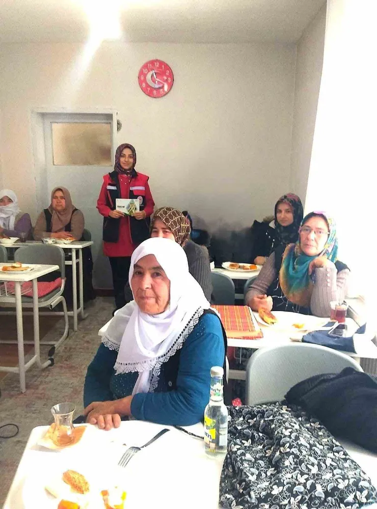 Otuza yakın kadına çiftçi eğitimi verildi