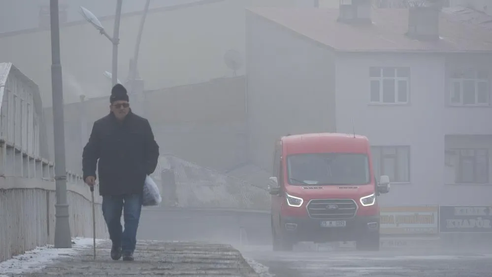 Yoğun sis sonrası kent adeta kayboldu