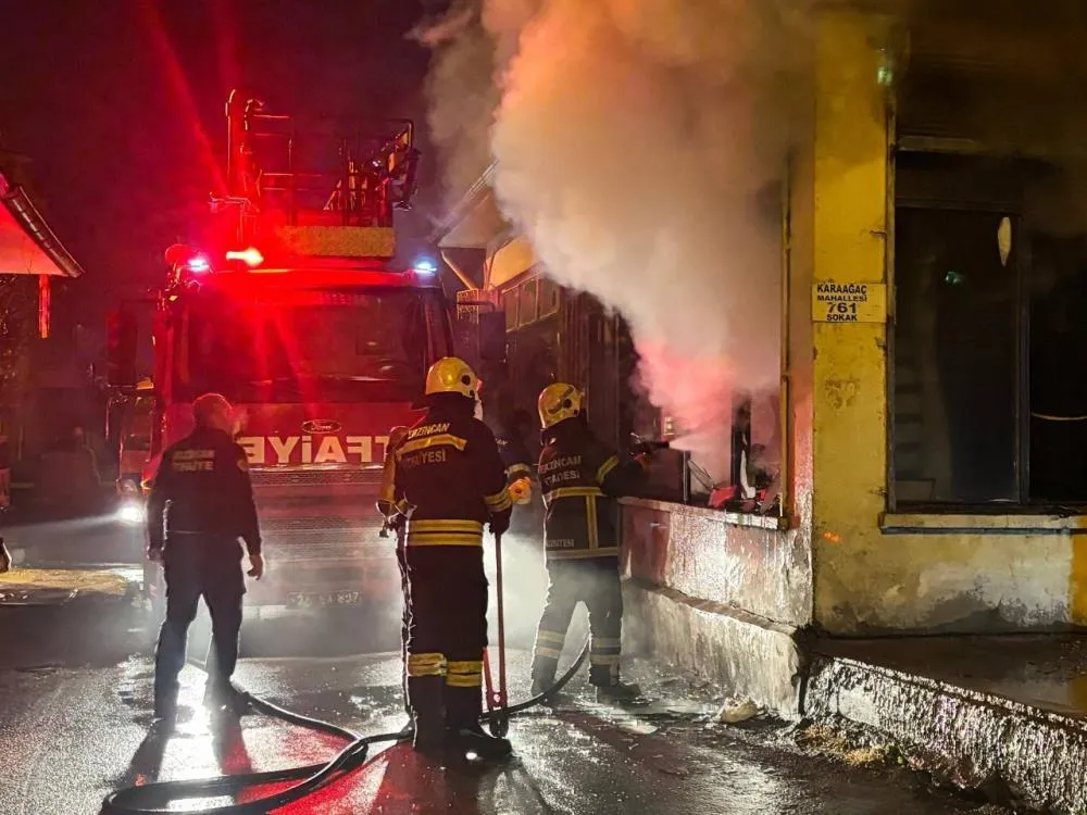 Gece yarısı iş yeri yangını; Kepenkler ve camlar kırıldı