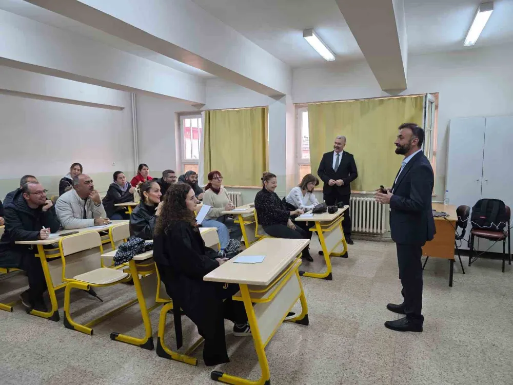 Efeler’de öğretmenlere Topçu’nun eğitim felsefesi anlatıldı