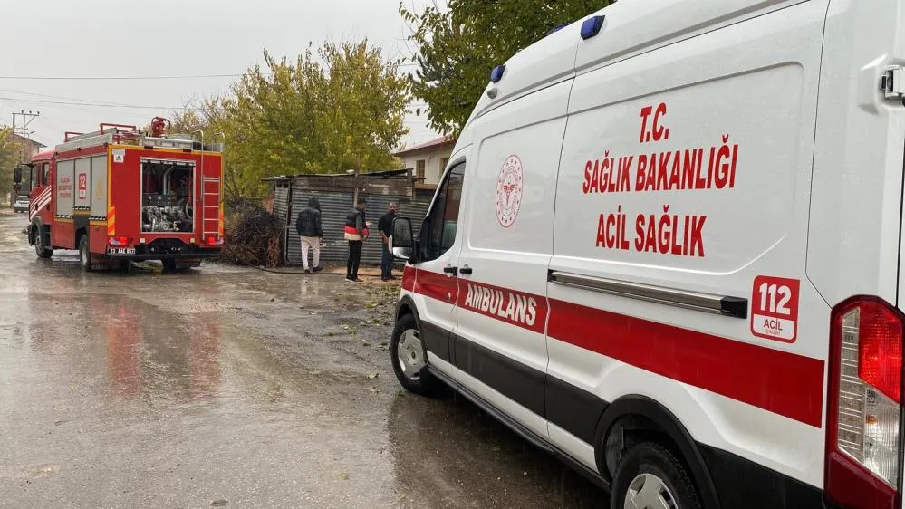 Elazığ’da çatı yangını; 1 kişi dumandan etkilendi