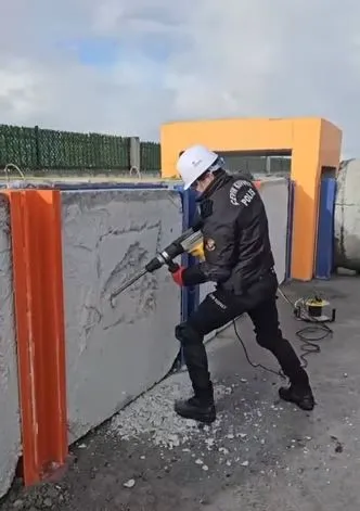 Çevik kuvvet polisine Enkazda Arama ve Kurtarma Temel Eğitimi