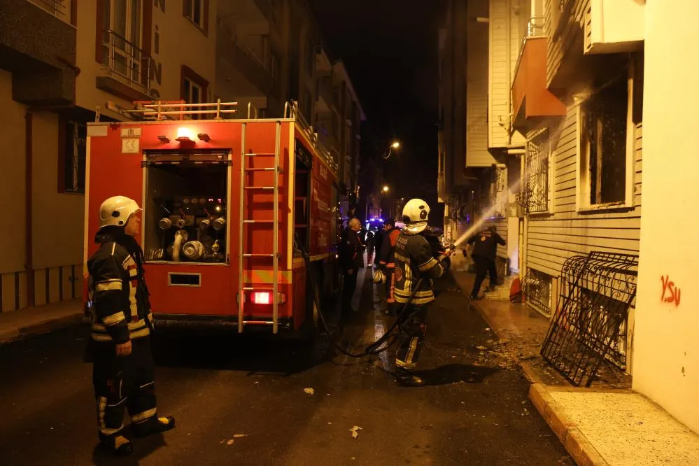 Elazığ’da ev yangını; 2 kişi dumandan etkilendi