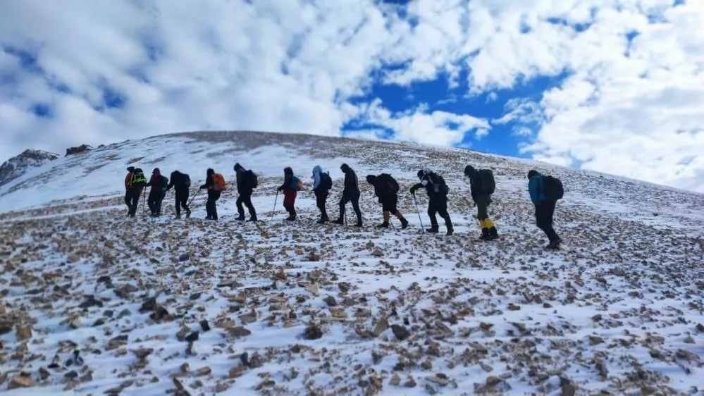 Doğaseverler 3 bin 395 rakımlı Vivara Dağı