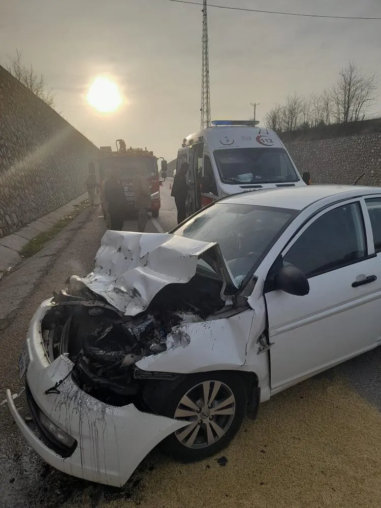 Elazığ’da trafik kazası; 3 yaralı