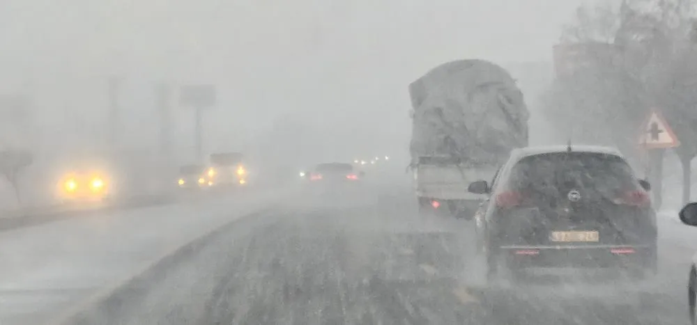 Tatvan’da kar yağışı