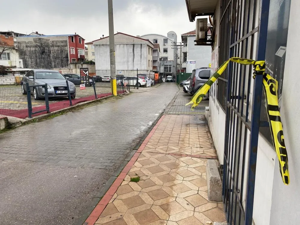 Galerici husumetlisi tarafından tabancayla vuruldu