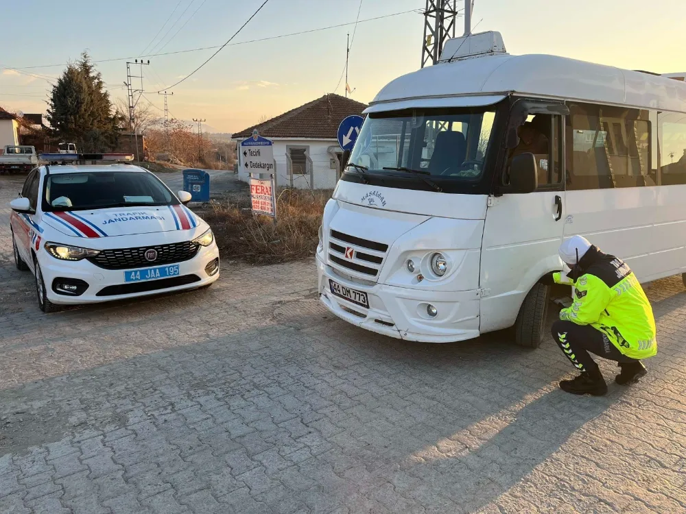 Malatya’da jandarmadan servis araçlarına denetim