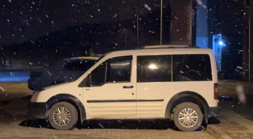 Yüksekova’da kar yağışı başladı
