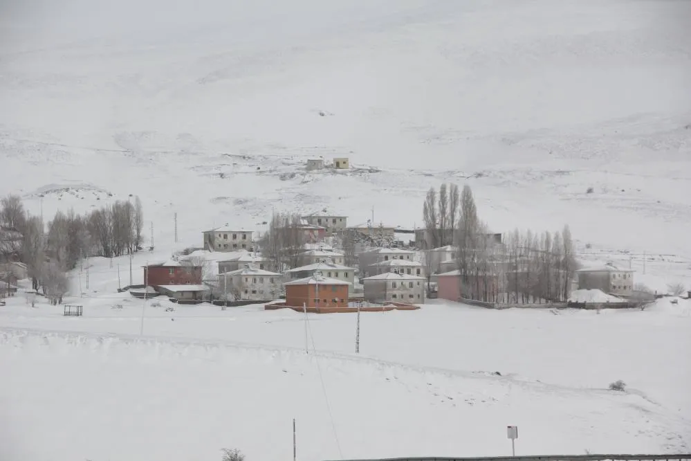 Erzincan’da nisan ayında kar sürprizi