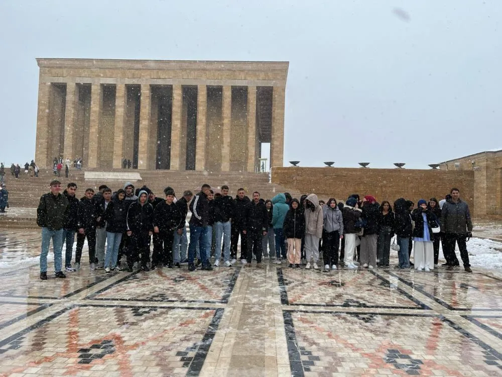 Pertekli öğrenciler Anıtkabir’i gezdi