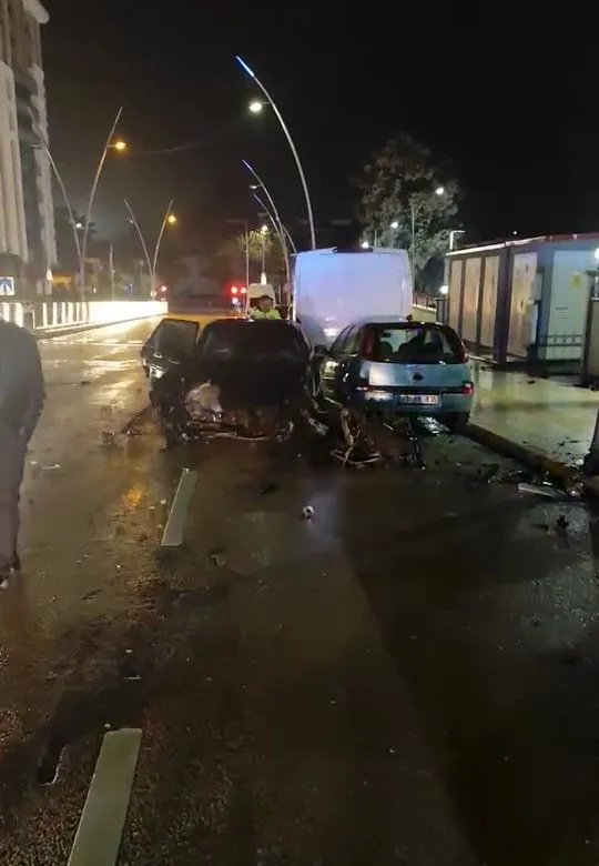 Elazığ’da ters yöne giren otomobil dehşet saçtı