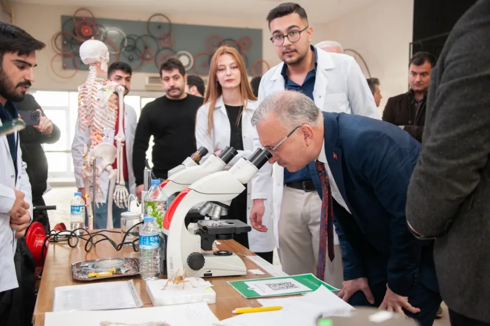 Rektör Levent, 16 Nisan Dünya Biyologlar Günü etkinliğine katıldı