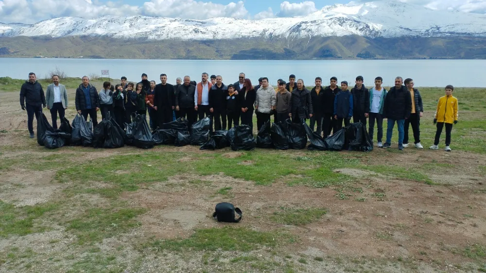 Elazığ Hazar Gölü çevresinde temizlik yapıldı