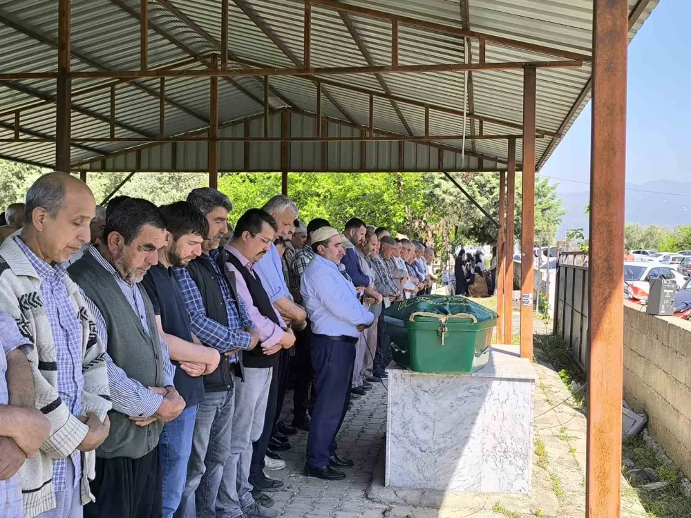 Tartıştığı eşini baltayla öldürdü