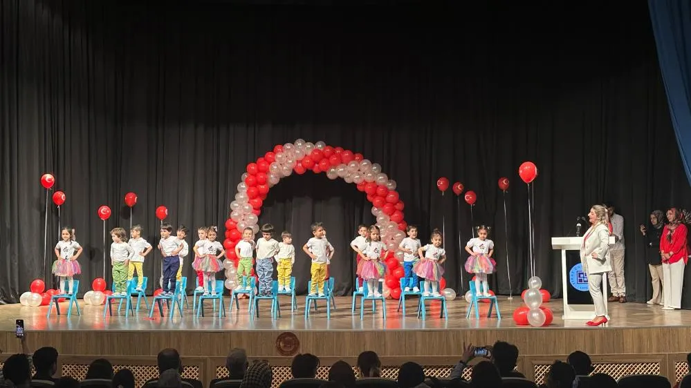 Elazığ’da miniklerin 23 Nisan gösteri alkış aldı