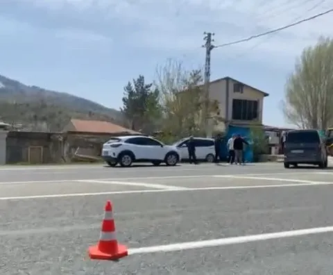Elazığ’da iki araç çarpıştı