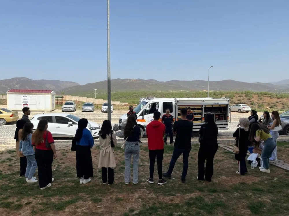 Öğrenciler afet farkındalığı için bir araya geldi