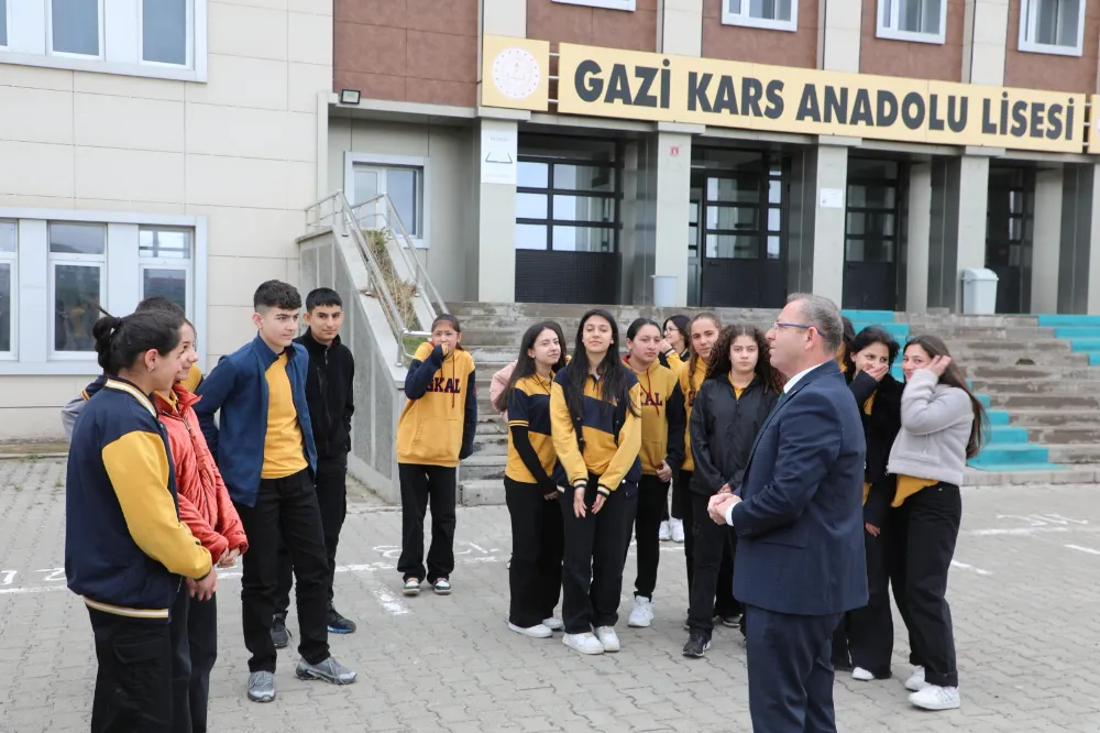 Vali Polat’ın okul ziyaretleri devam ediyor