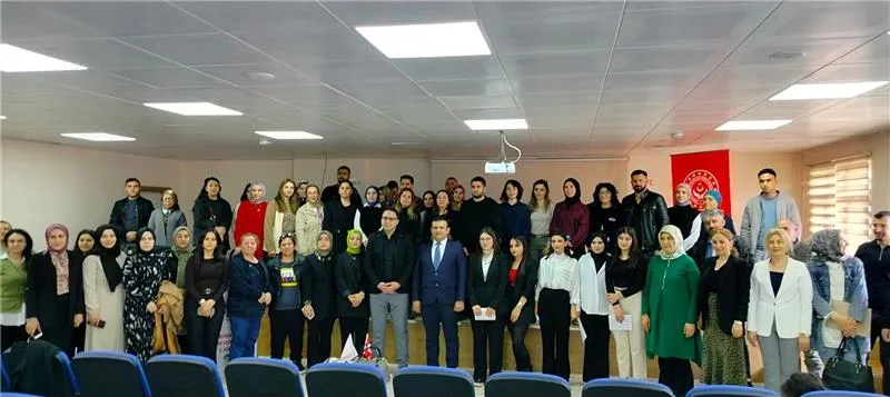 Ardahan’da Türkiye aile yüzyılı kapsamında söyleşi düzenlendi