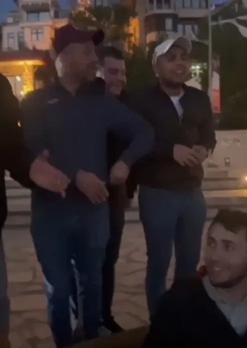 Elazığsporlu taraftarlar Kız Kulesine karşı türkü söyledi