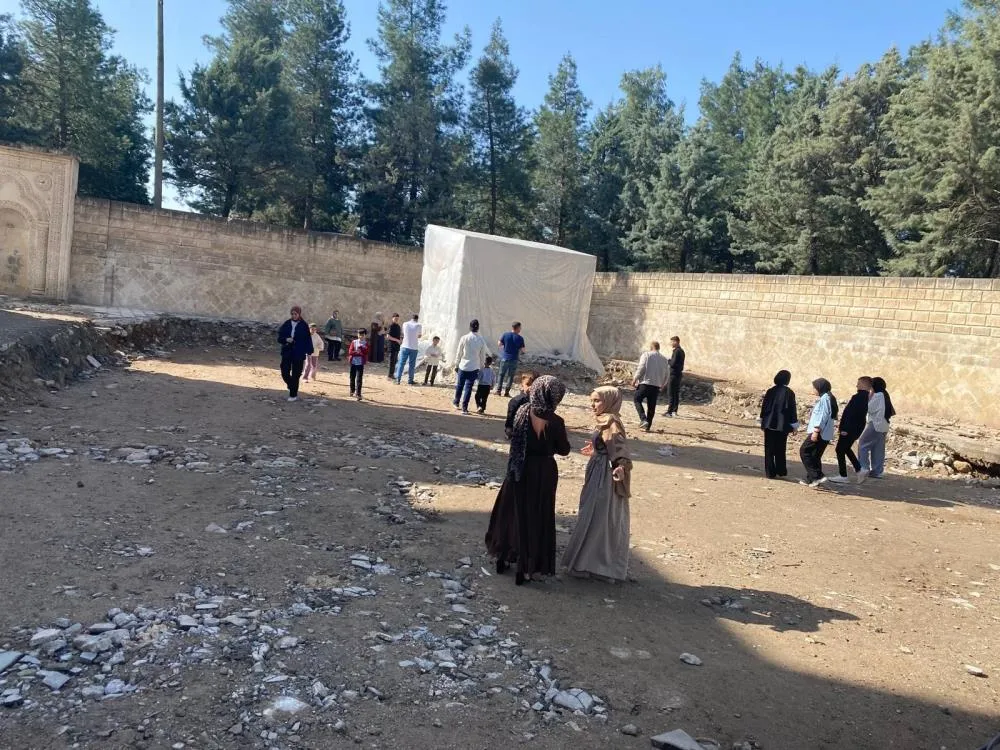 Veysel Karani Türbesi aslına uygun yapılıyor