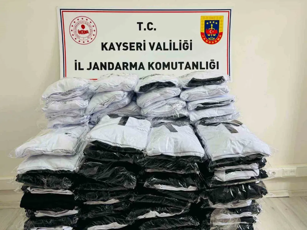 Sahte tişört operasyonu, yüzlerce ele geçirildi