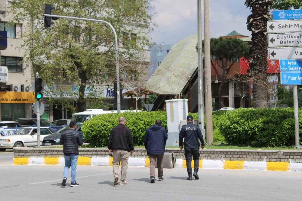 Minibüsten düşen valiz, ekipleri harekete geçirdi