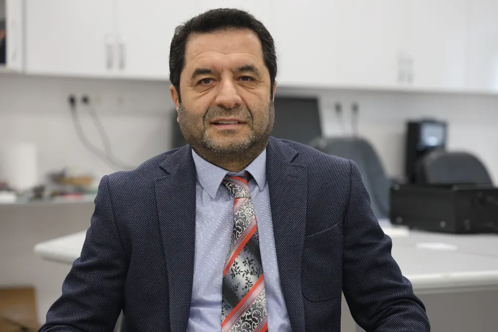 Foton teorisini ispatlayan Türk profesör Yakuphanoğlu