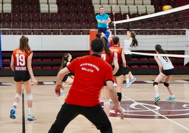 Voleybol Takımı grup şampiyonu oldu