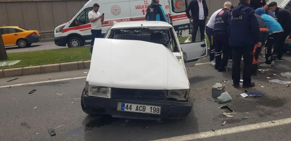 Çekici ile çarpışan Tofaş kağıt gibi ezildi