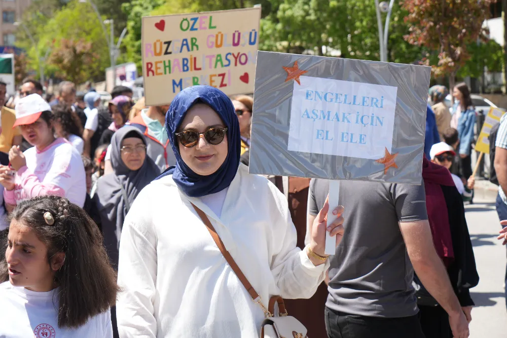 Muş’ta özel bireyler için farkındalık yürüyüşü düzenlendi