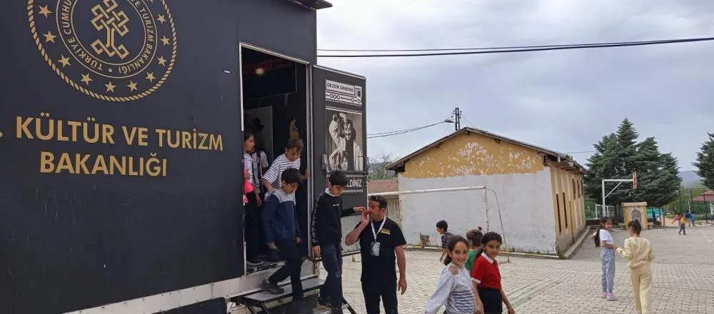 Gezen Sinema Tırı Baskil