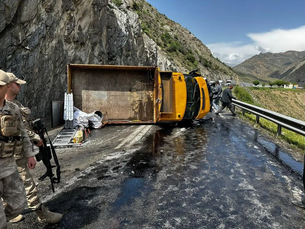 Hakkari-Van yolunda trafik kazası